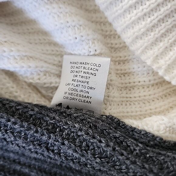 JOHN MARK Chunky Knit Sweater Gray White Size M High Neck Asymmetrical Buttons - Picture 7 of 7
